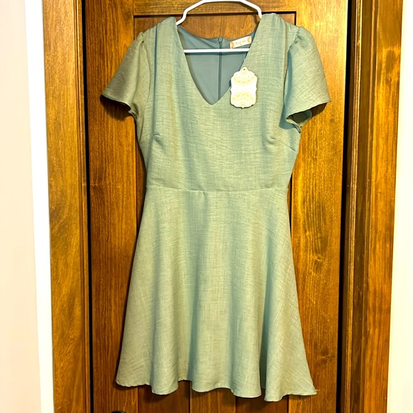 Altar'd State Dresses & Skirts - Sage green short sleeve altered state dress